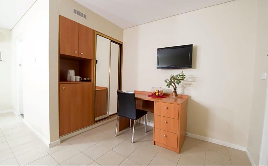 Liberty Plains Motor Inn