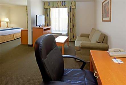 Holiday Inn Express Hotel & Suites Columbus By IHG