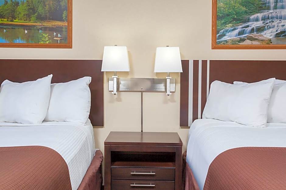 Econo Lodge Inn & Suites