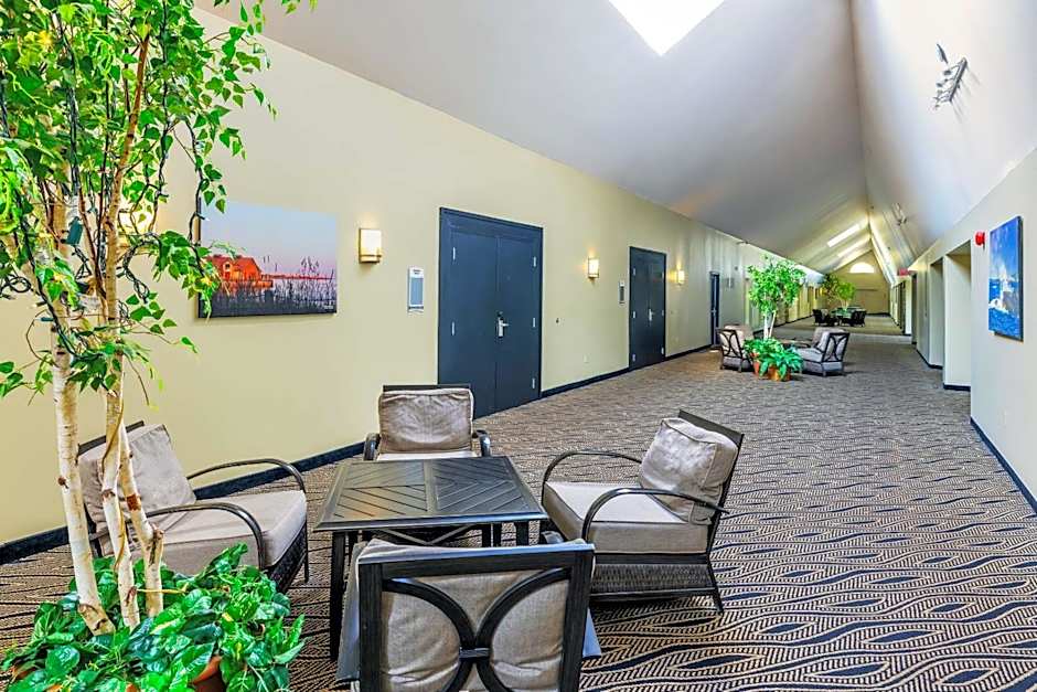 Quality Inn & Suites Garden Of The Gulf