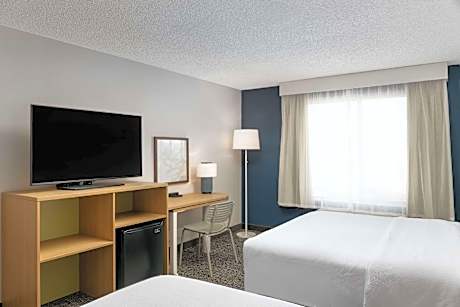 2 Queen Beds Hearing Accessible