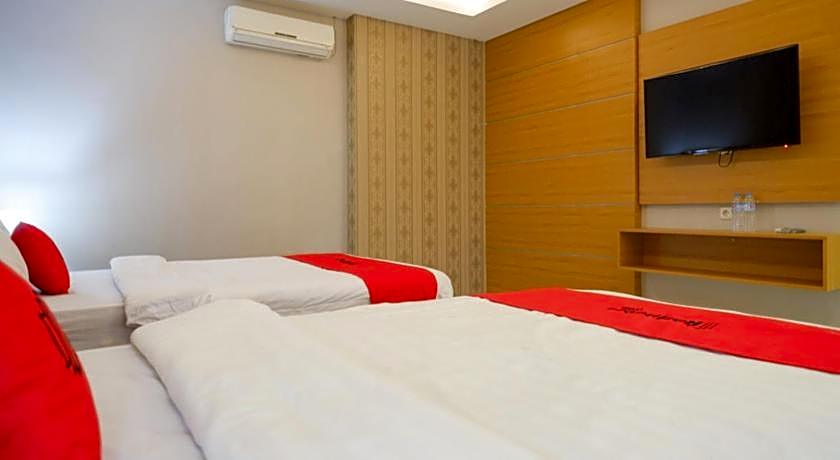 RedDoorz Plus @ Hotel Srikandi Kendari
