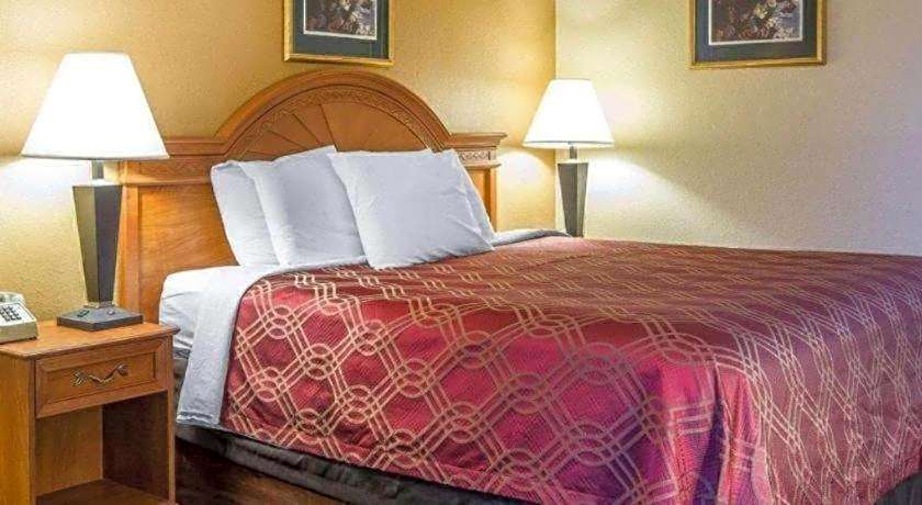 Econo Lodge Dalton West