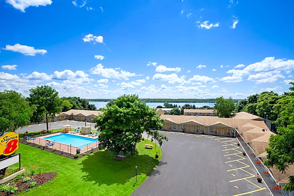 Super 8 by Wyndham Brockville