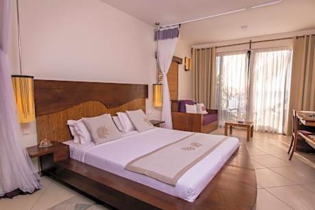 Superior King Room with Beach Access and Ocean View