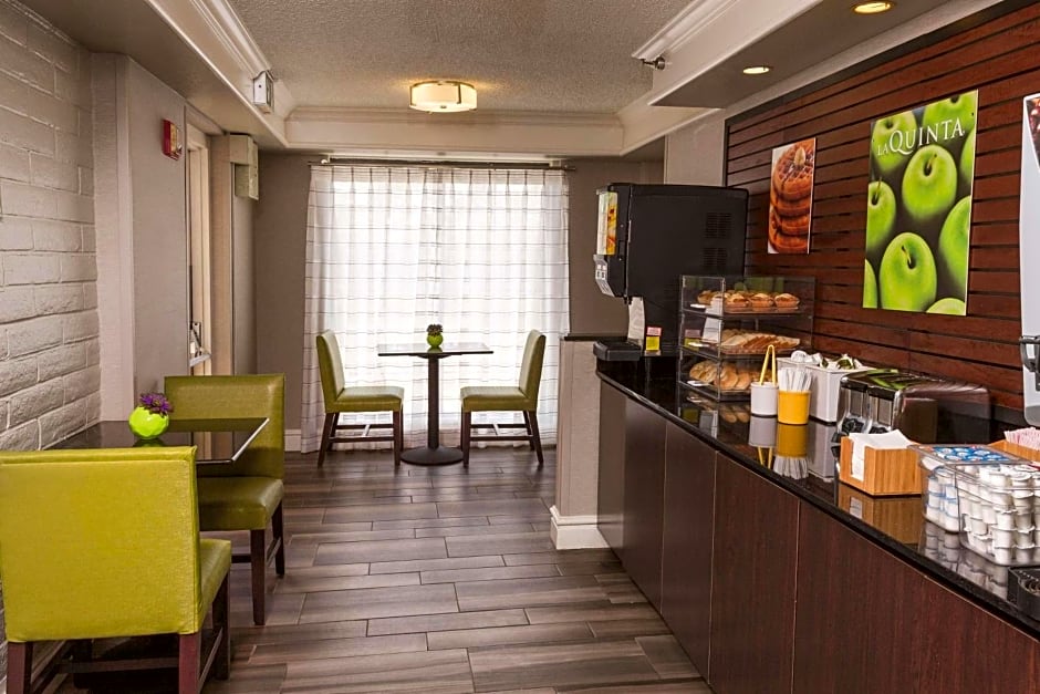 La Quinta Inn & Suites by Wyndham Ventura