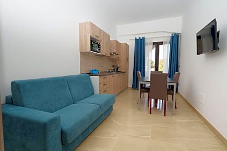 One-Bedroom Apartment with Balcony