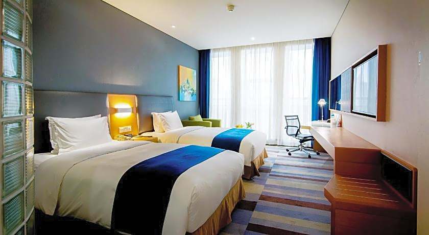 Holiday Inn Express Leshan City Square By IHG