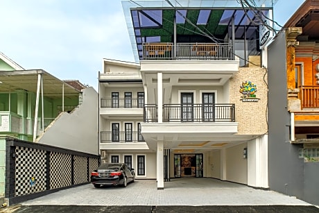 Tree Homestay Mitra RedDoorz