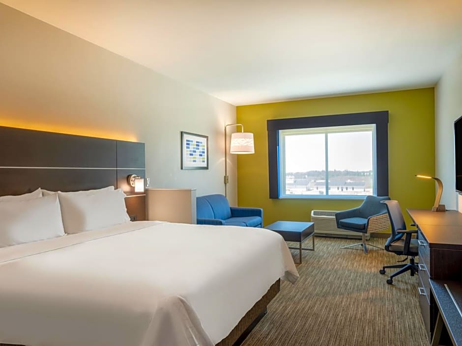 Holiday Inn Express & Suites Watertown By IHG