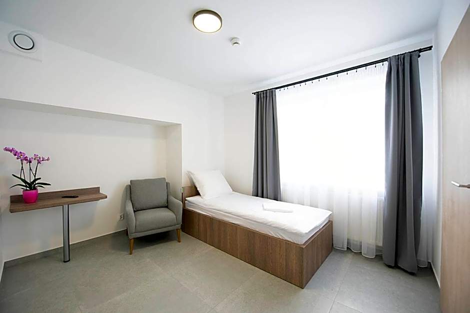 Hostel SMS FREE PARKING