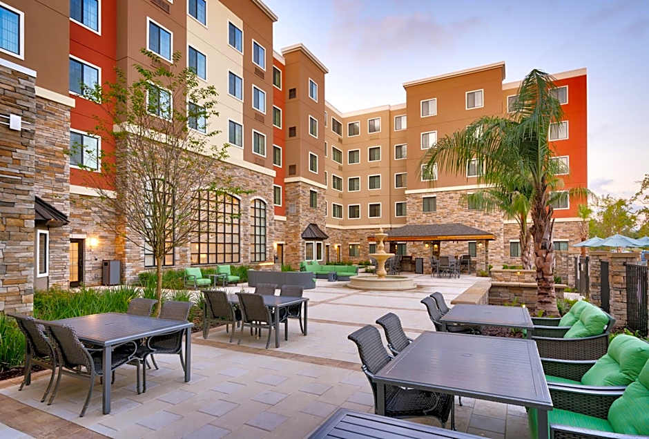 Holiday Inn Express & Suites Gainesville I-75 By IHG