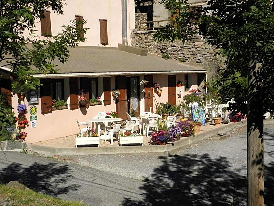 Gîte Auberge Les Terres Blanches de Méolans