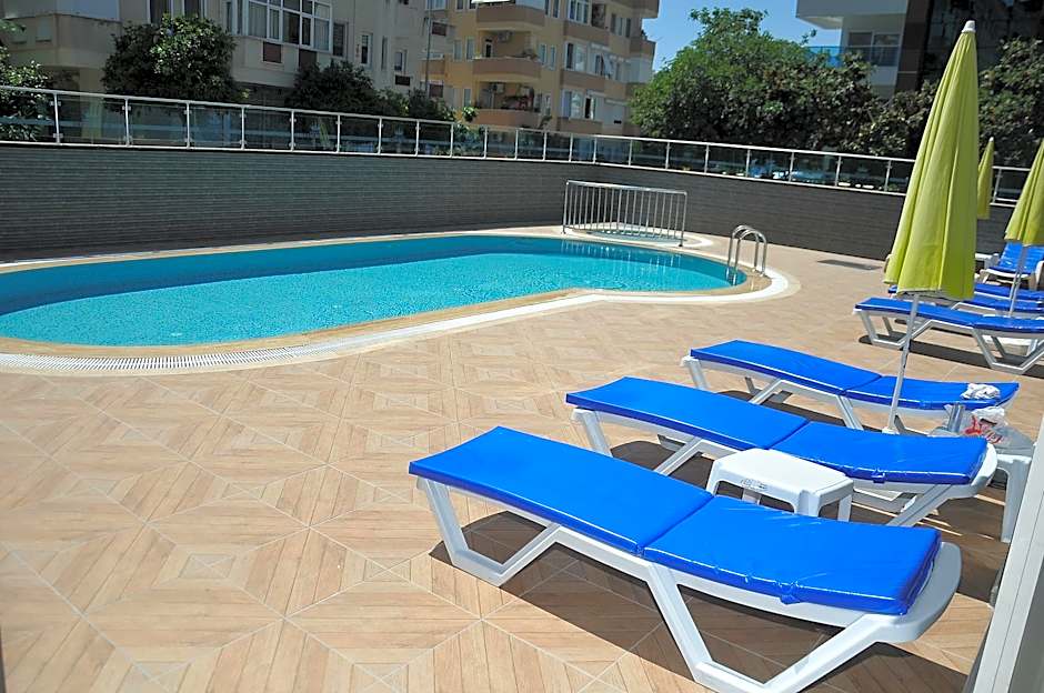 Cleopatra King Apart