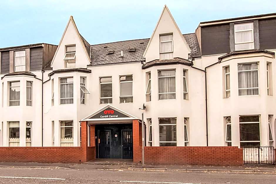 Cardiff Riverside Hotel by Belvilla