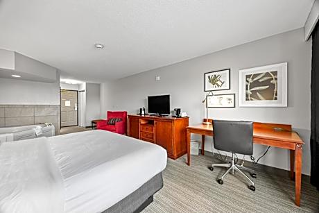 Deluxe Jacuzzi Suite