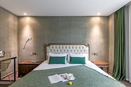 Queen Room with Spa Bath