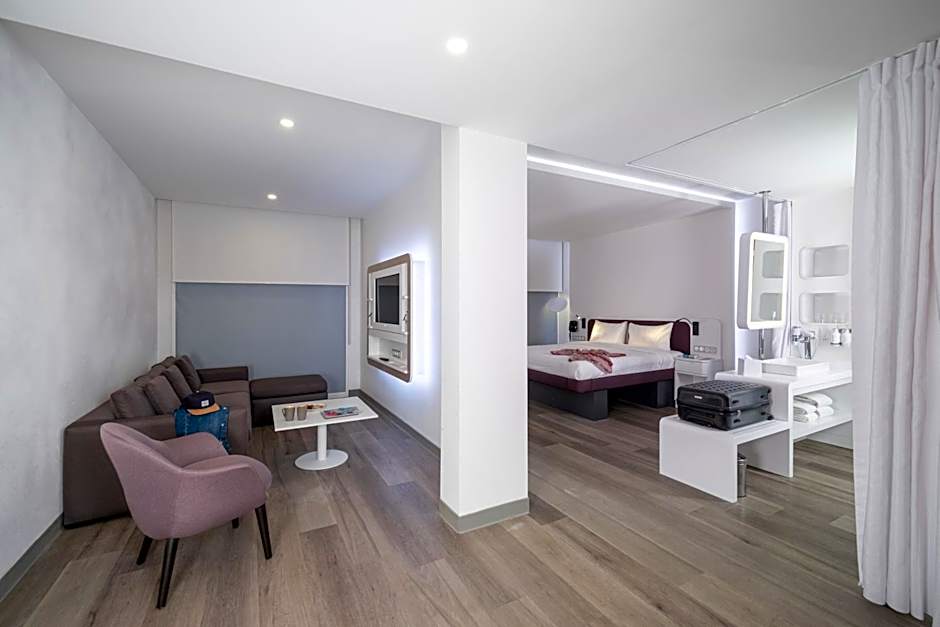 YOTELAIR Istanbul Airport, Duty free - International Transit area