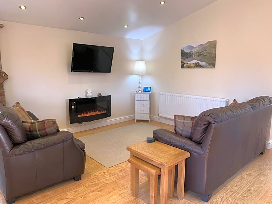 Owls House - Lodge with hot tub- Lake District