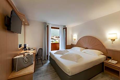 Deluxe Double or Twin Room with Balcony