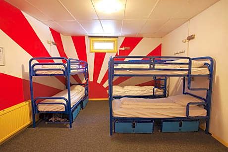 Bed in 32-Person Mixed Dormitory Room