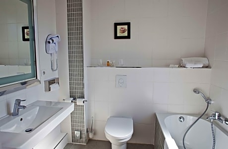 2 Single Beds Non-Smoking Superior Room Larger Room