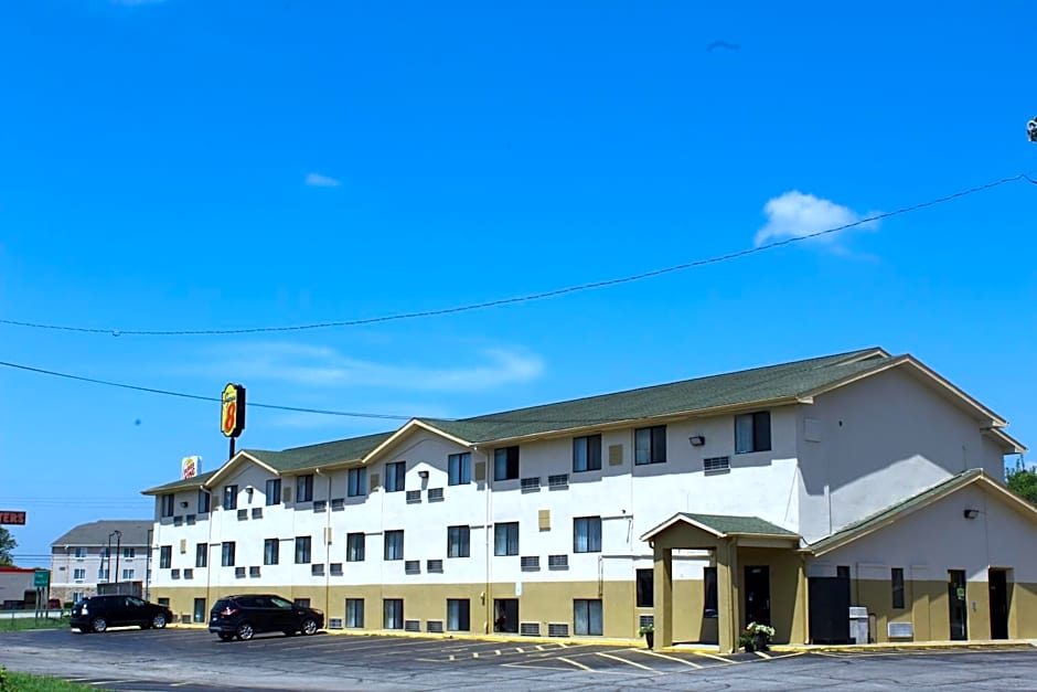 Super 8 by Wyndham Topeka/Wanamaker RD/I-70
