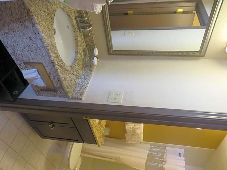 Ivy Court Inn and Suites