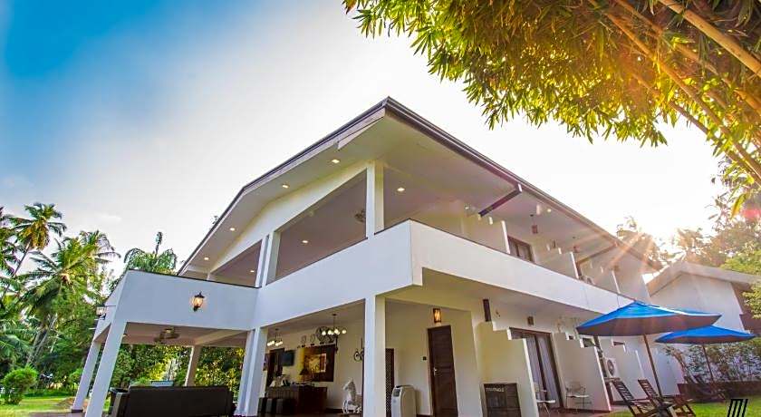 Oreeka Hotels (Katunayake Airport Hotel)