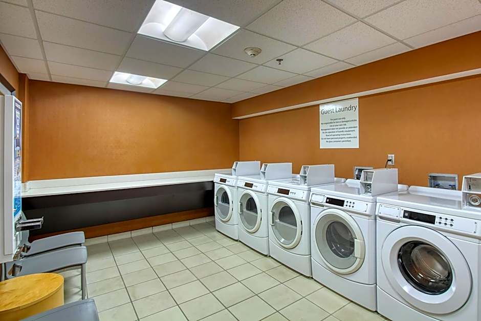 Holiday Inn & Suites Atlanta Airport North By IHG