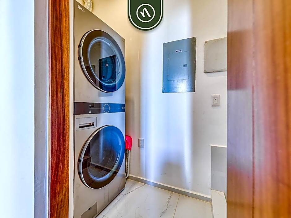 Great Design 1BR Condo - Rooftop pool