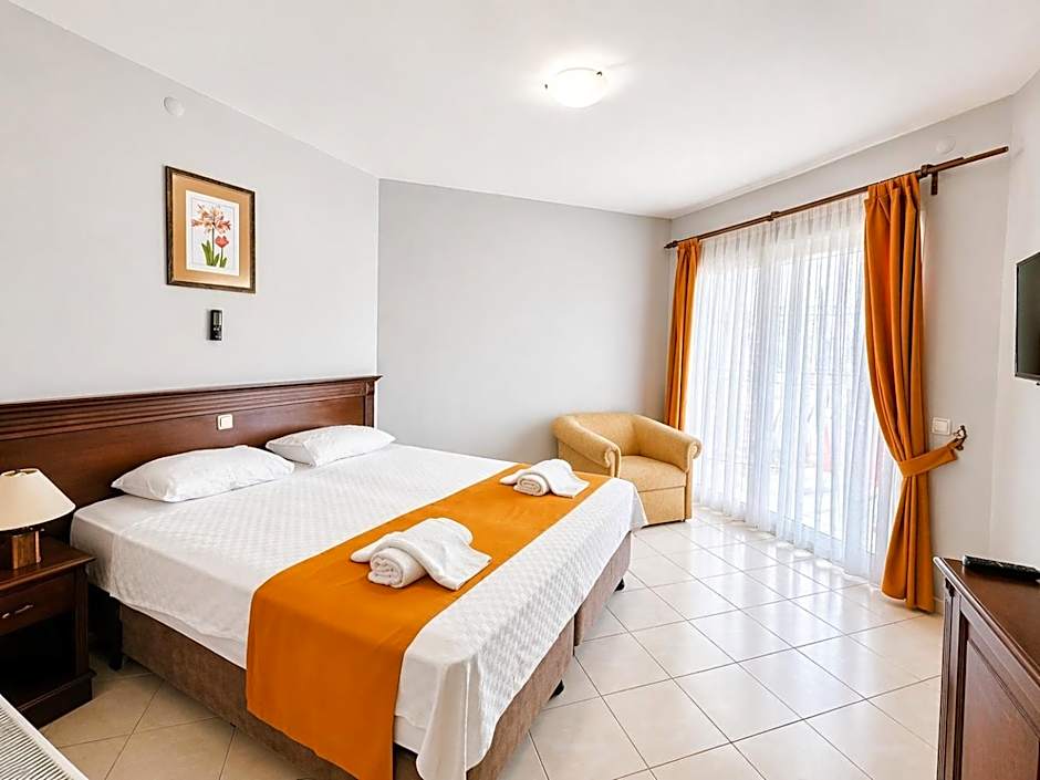 Photo 1 of 6 of Standard 1 Double Bed or 2 Beds