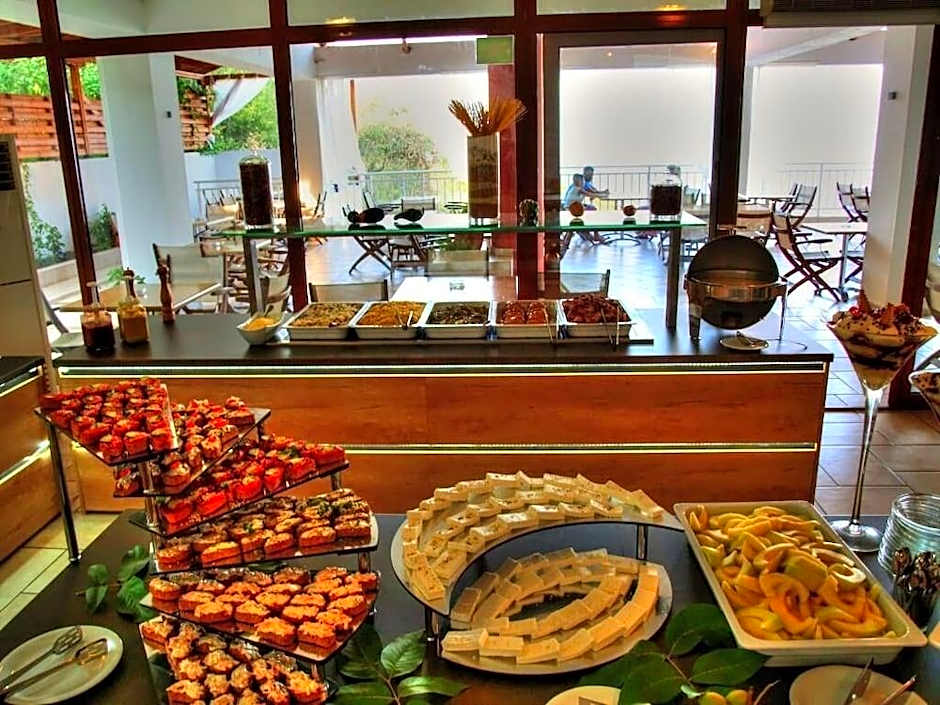 Maranton Beach Hotel