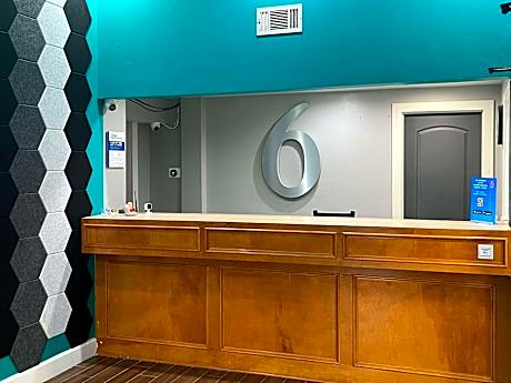 Motel 6 Morrilton, AR