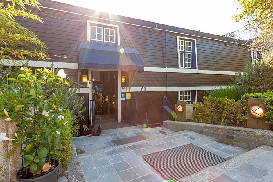 Boat Hotel De Barge