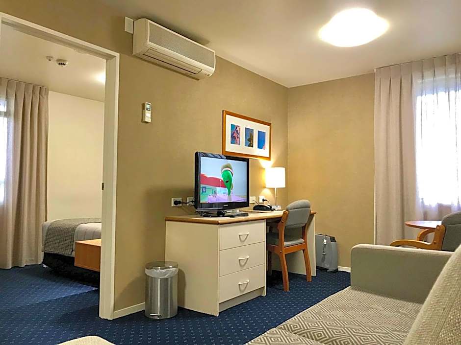 Ventura Inn & Suites Hamilton