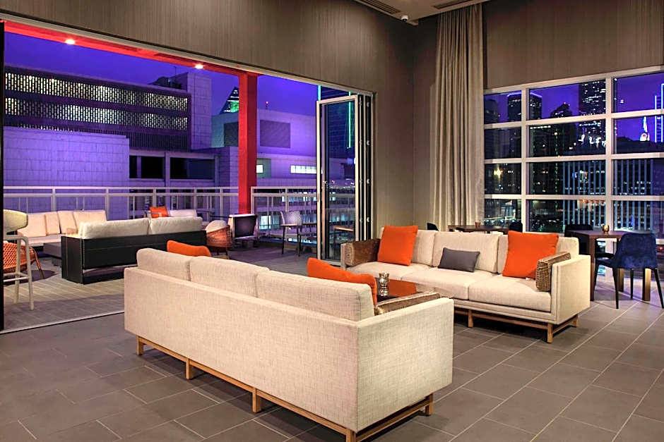 Courtyard by Marriott Dallas Downtown / Reunion District