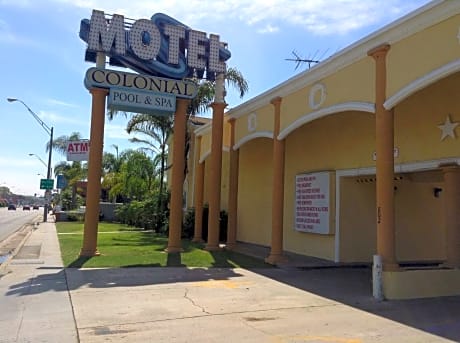 Colonial Pool & Spa Motel