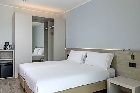 Twin Room with Balcony