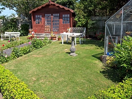 Eypeleaze B & B
