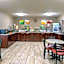 Quality Inn & Suites Des Moines - Merle Hay Road