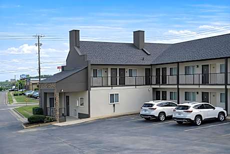 Quarters Inn & Suites