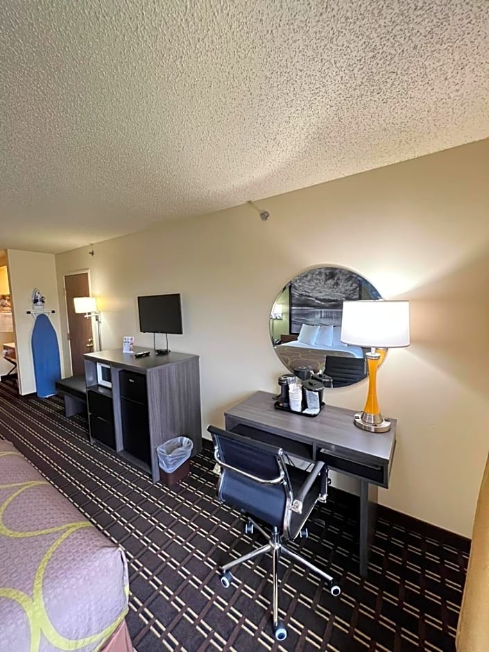 Super 8 by Wyndham Watertown WI