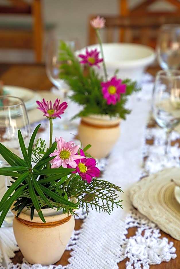 Muito espaço para criançada brincar! Casa com Piscina e Churrasqueira Privativa! Até 14Pax