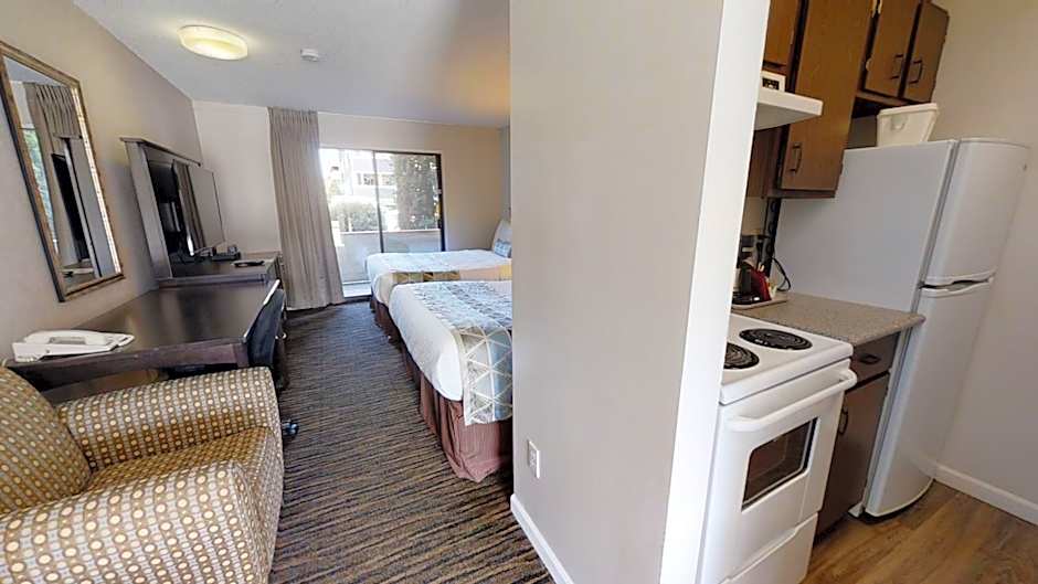 Recreation Inn and Suites Kelowna