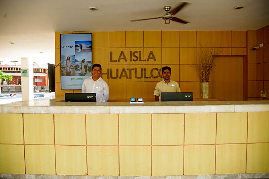 La Isla Huatulco Hotel & Beach Club