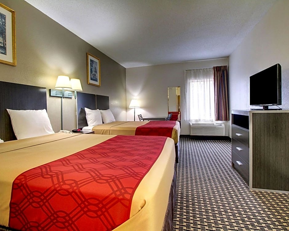 Econolodge Inn & Suites