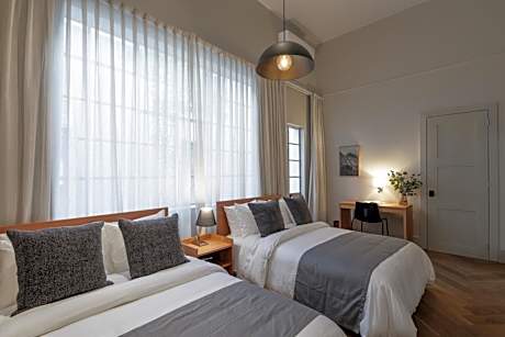 Deluxe Queen Suite