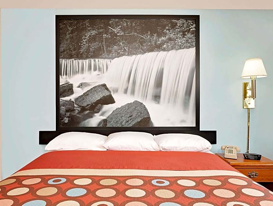 Super 8 by Wyndham Rock Port MO