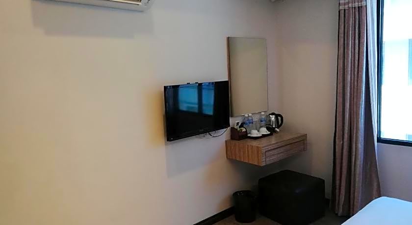 Ease Hotel